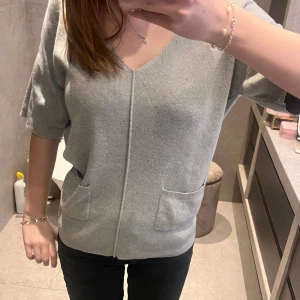 Henri lloyd tröja💕 - En jätte fin tröja ifrån Henri lloyd i väldigt bra skick!! Nypris runt 750. Mitt pris 120💕storlek M men passar mig som har xs-s.