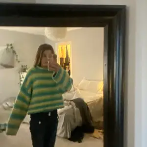 As cool tröja från Gina tricot med så fina färger! Tyvärr kommer den inte till användning längre! Fråga vad som helst❤️🥰