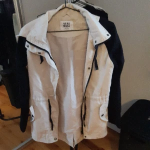 jacka - snygg jacka i beige och svart, säljs för den är tyvärr för liten