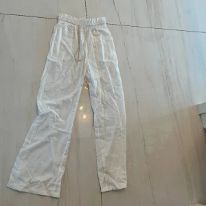 LINNEBYXOR - Säljer dessa assnyggt linnebyxor❤️