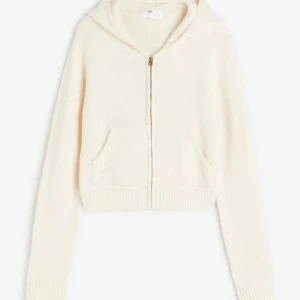 Stickad zip up🩵 - Säljer den populära zipup tröjan ifrån hm då den inte kommer till användning!❤️❤️