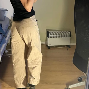 Beiga jeans - Vida beiga från weekday, fint skick🫶