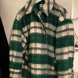 Weekday Jacka  - Storlek S, passar 36-38. I bra skick, otroligt fin passform (lite boxigt oversize) Nypris: 90£