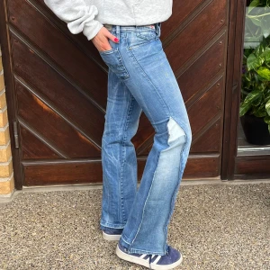 Lågmidjade dieseljeans - REWORKED: lågmidjade dieseljeans Midjemått 75 cm Innerbenslängd 77cm 