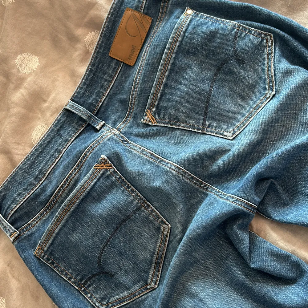 jättecoola och söta blåa jeans <3 Slim bootcut.  väldigt sköna 💓. Jeans & Byxor.