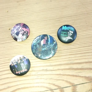Band pins! - ny annons för ett köp! 