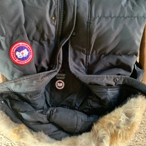  Canada goose jacka Dam   - Fin ny säljs efter som den är lite. På mig nu   Storlek S