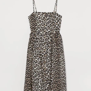 Oanvänd midiklänning i linmix - Fint sommar klänning i linmix Helt nytt