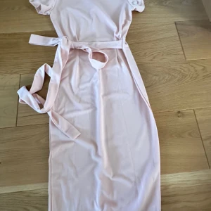 Rosa klänning💗 - Fin rosa klänning💗 använt endast 1-2 gånger 💗väldigt fint skick 