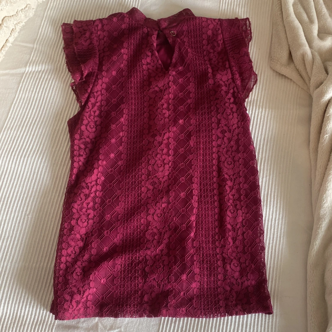 Vinröd spetsblus - 91