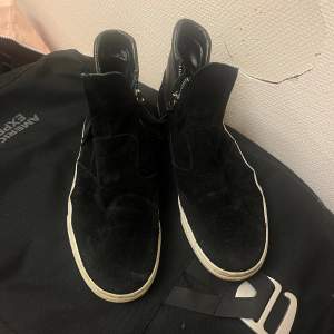 Svarta mocka sneakers från zara