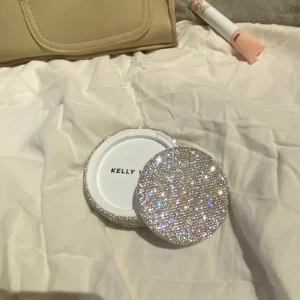 Kelly White dosa - Har en likadan så behöver ej denna!:) Aldrig använd, köptes för 350kr.