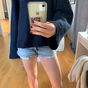 Jeansshorts  - Sååå sjukt snygga jeansshorts som tyvärr blivit för små för mig💓 klicka köp nu💓