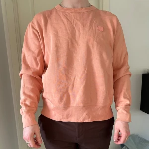 Acne studios  - Använd väldigt få gånger, färg orange rosa skulle jag säga! 