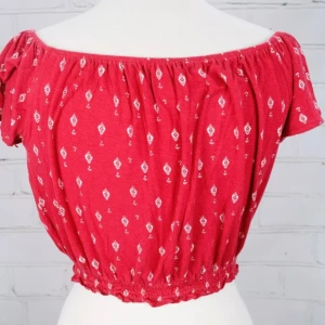 Hm topp - Röd topp från hm loves coachella! Använd några gånger men i väldigt fint skick