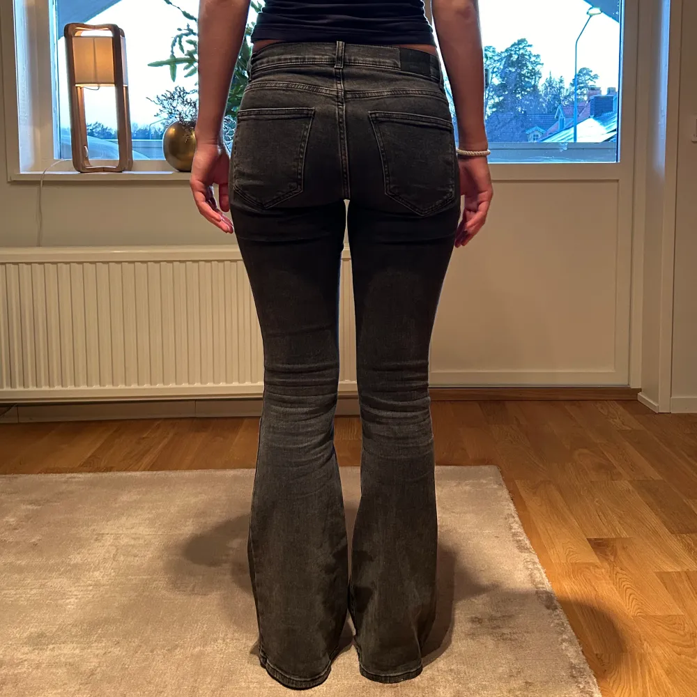 Storlek 36, stretchiga, långa jeans, jag är 170cm lång. . Jeans & Byxor.