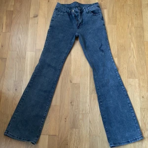 Lågmidjade jeans - Helt nya men fel storlek 