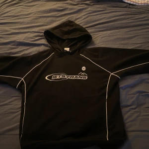 Helt ny , Iets Frans hoodie - Lätt att styla, har två fickor som är svåra att se. Pris kan diskuteras 🙌  Köpt för 899