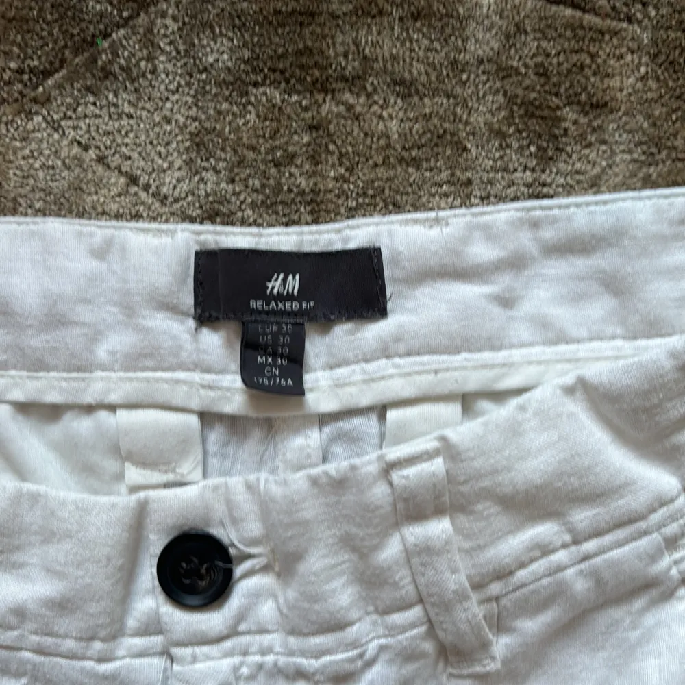 Ett par linne-byxor från H.M och dem e faktiskt från mänavdelningen!! Men passar mig fint till sommaren!!☀️🌤️🌇🥵. Jeans & Byxor.