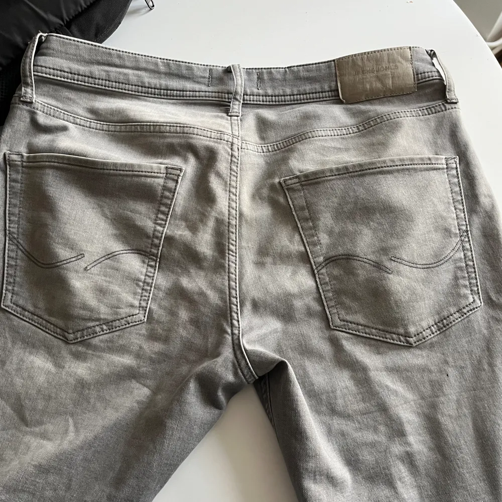 Ett par riktigt sköna byxor från Jack & Jones. Med passformen Slim Fit. Jeans & Byxor.