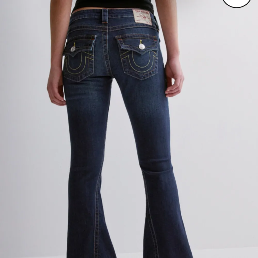 intressekoll. helt nya, endast testade, säljer på grund av att dom inte passar. Jeans & Byxor.