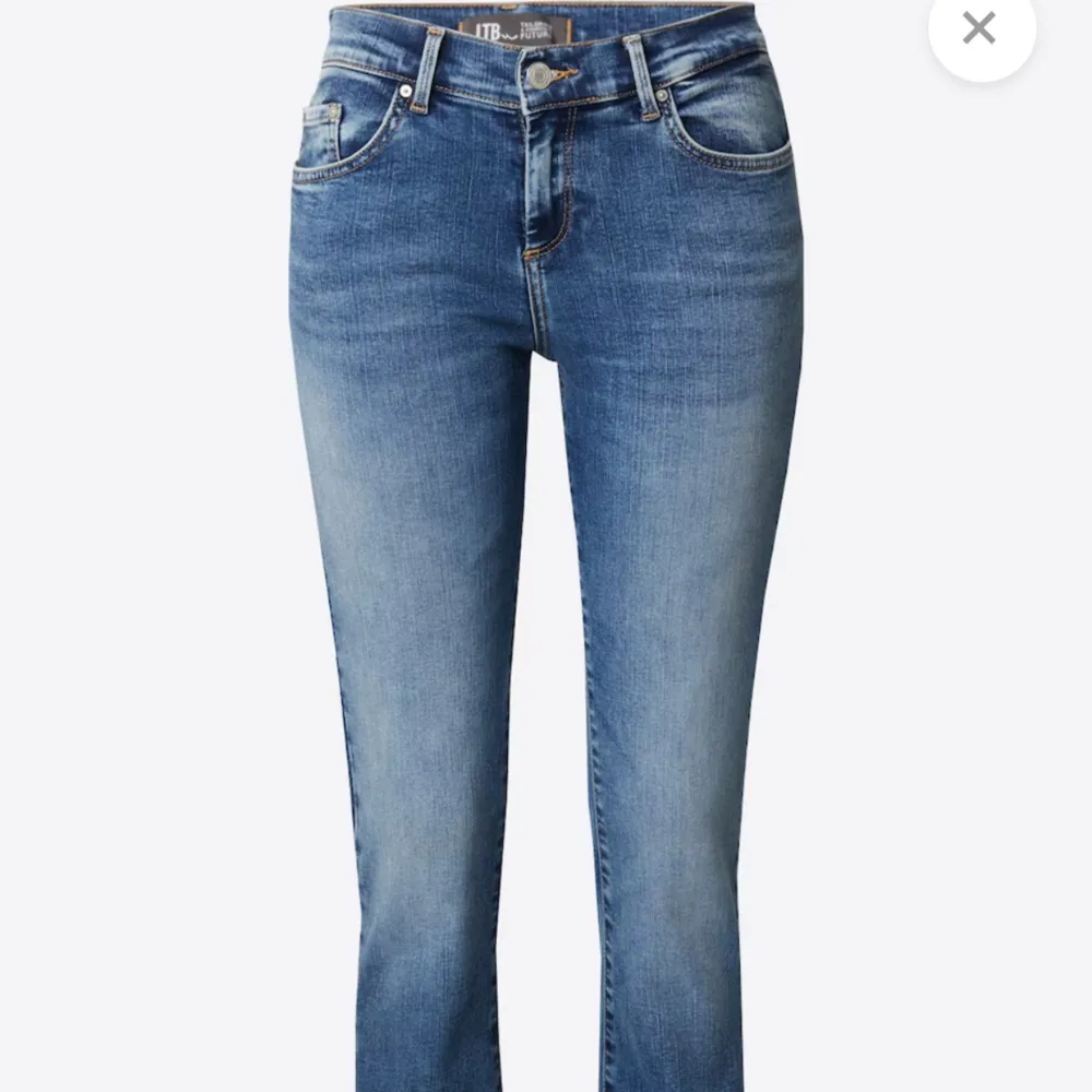 Säljer dessa populära flare jeans från Lbt som aldrig är andvända då jag köpte dem i fel storlek.  . Jeans & Byxor.