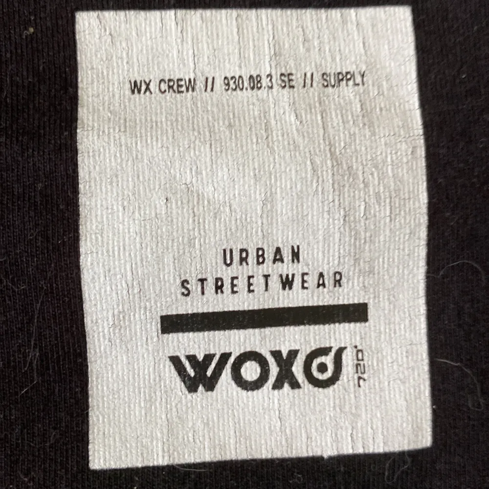 Bra skick. 9/10. Tröjan tvättas innan köp! 100 kronor kan sänkas. Köparen står för frakt…. T-shirts.