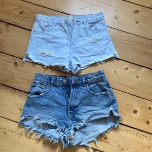 Jeansshorts  - Jeansshorts från Zara, bägge är i storlek 36. Fina i skicket och sitter bra på kroppen. Säljes då dem är försmå. Tänker mig 120kr/st🩵