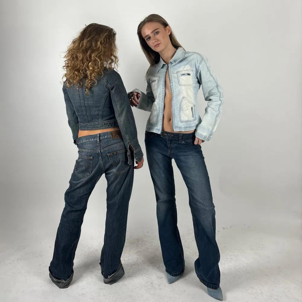 Lee jeans, innerbenslängd 95cm (icke uppvikta), midjemått 80cm, modellen är 162cm. Jeans & Byxor.