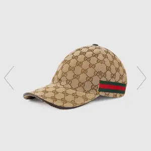 Sho jag söker en beige OG Gucci keps i storlek S-M med box kvitto och alla tillbehör kan betala ett bra pris 🤝