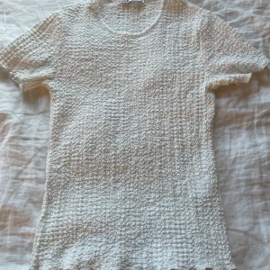 Säljer dena super fina zara tröja - Säljs pågrund av att jag inte använder den så mycket. Tröjan är i väldigt bra skick och har knappt använts 