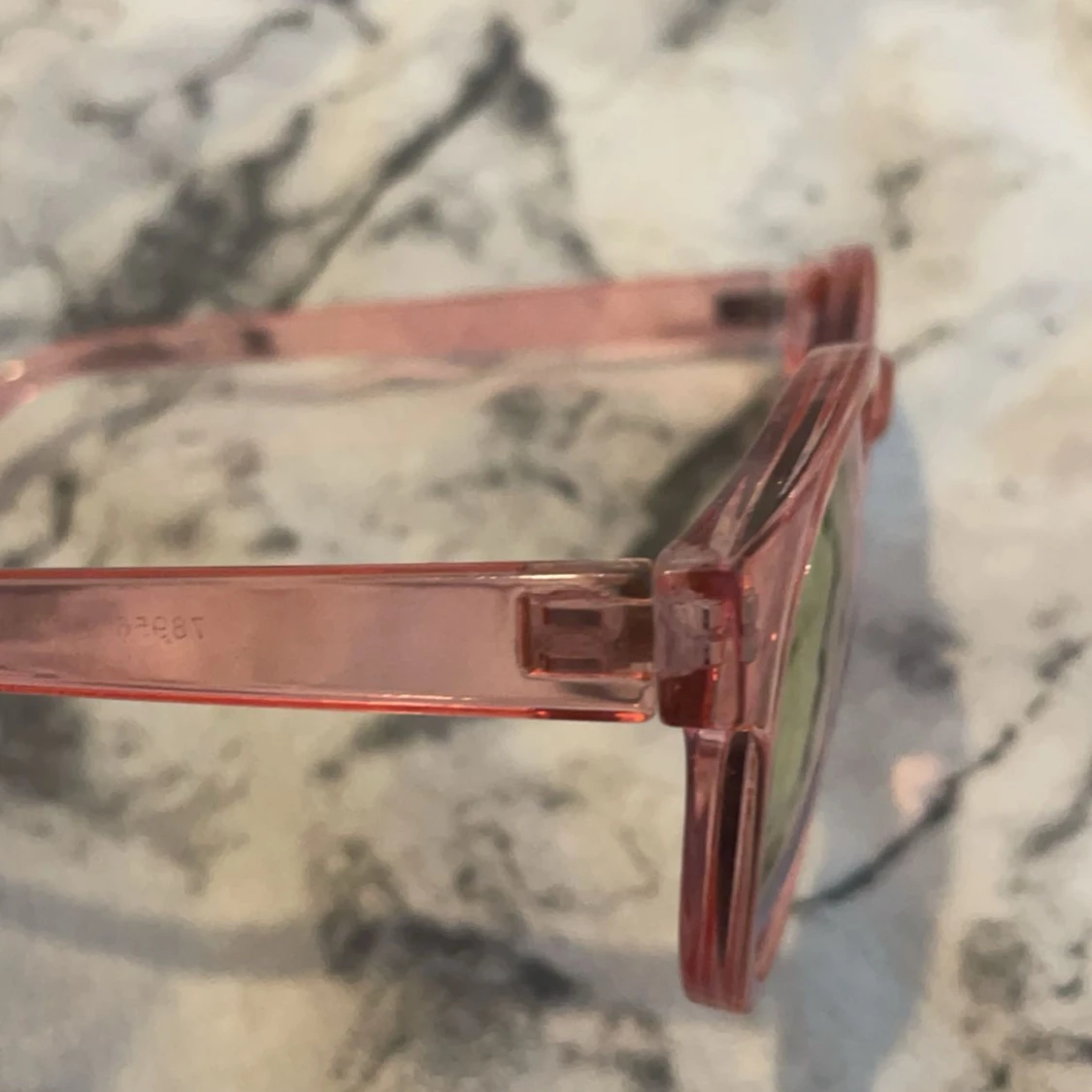 Rosa solglasögon  - 91