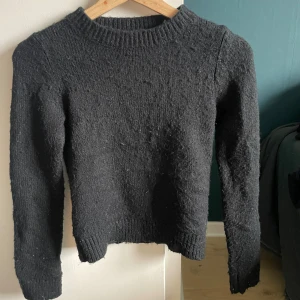 Svart stickad - Svart stickad tröja från zara Köpte för ett år sedan ungefär🤗