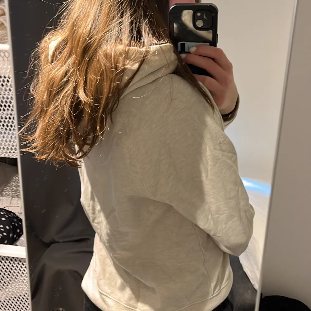 Beige Gap hoodie storlek XL men passar mer som M/L. Tröjor & Koftor.