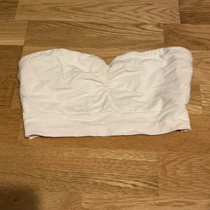 Bandeau topp  - Storlek xs   Fint använt skick   Aprikos/beige/ljusrosa
