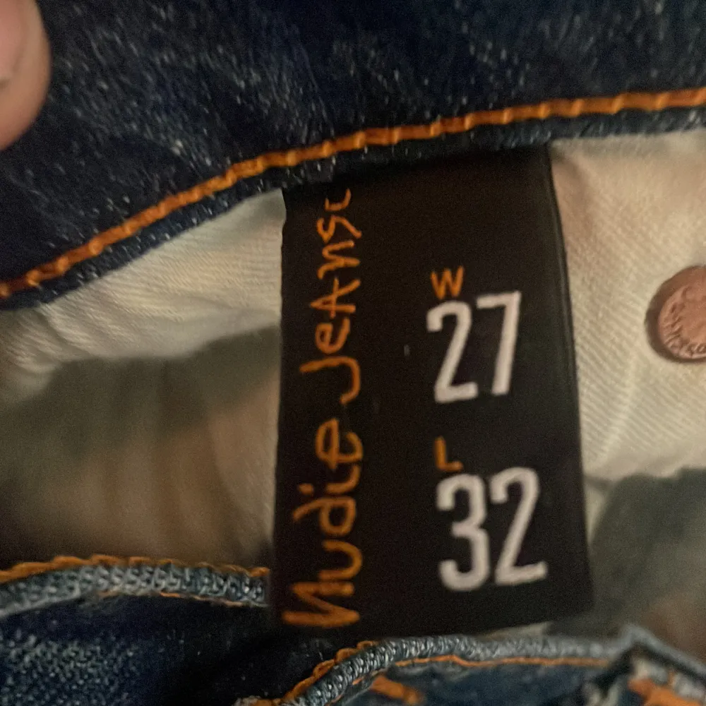 Ett par feta nudie jeans i storleken 27/32 helt nya om det skulle vara någon fråga så är det bara att skriva/Lionel😊. Jeans & Byxor.