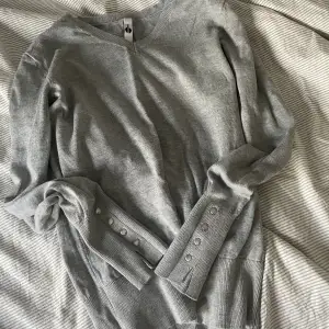 En jätte fin grå tröja som liknar de som ZARA har, använd 1 gång