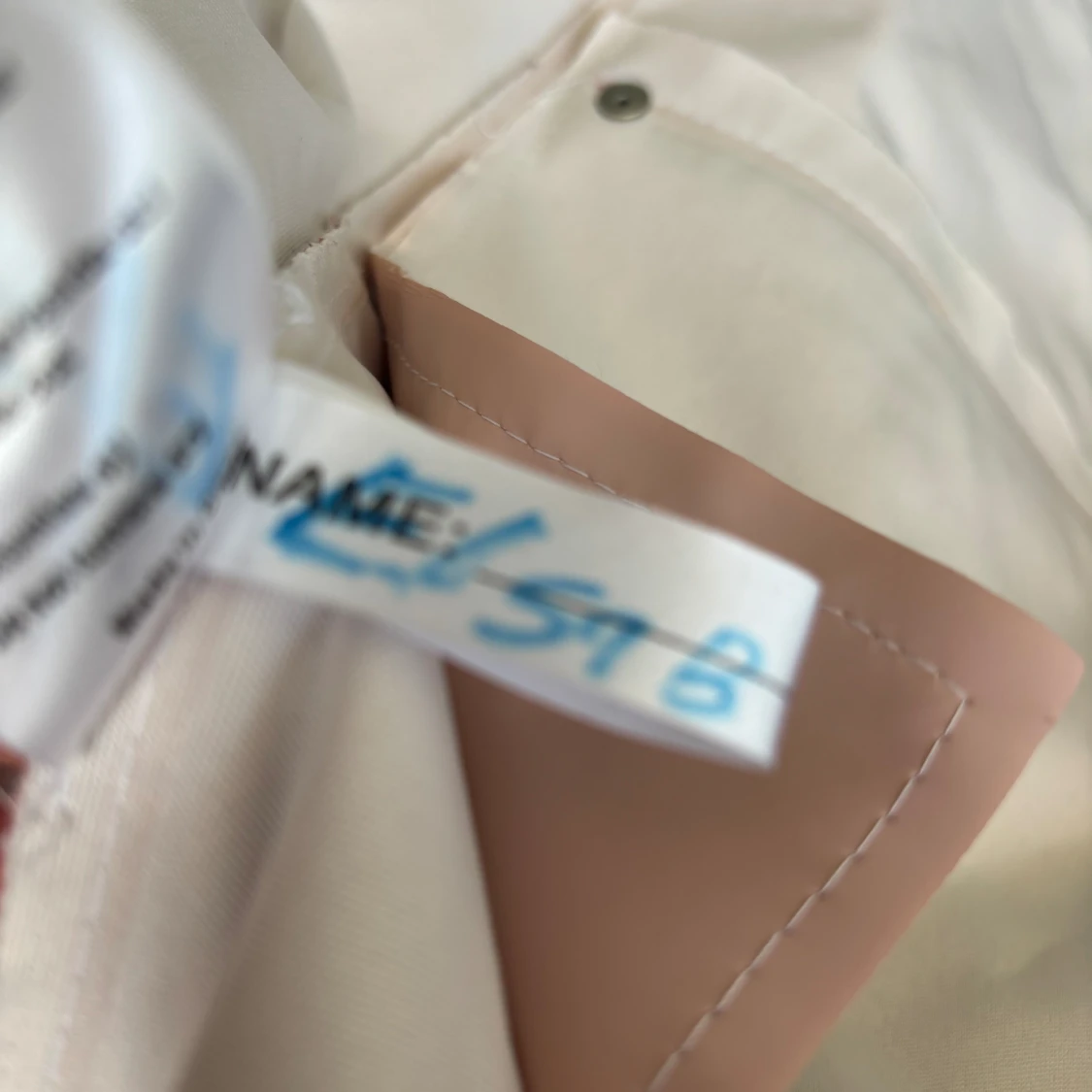 Ljus rosa regnjacka - 92