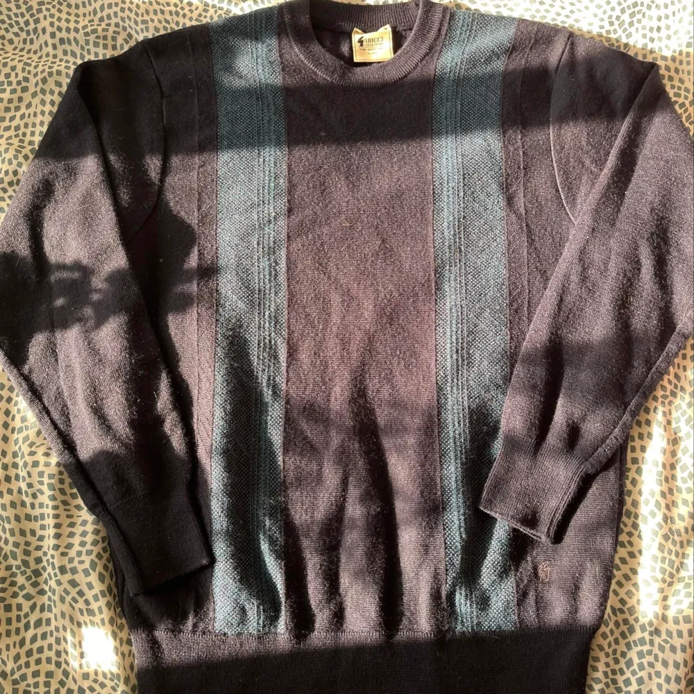 Vintage sweater in good condition. Buy bundle for a discount 🫶. Stickat.