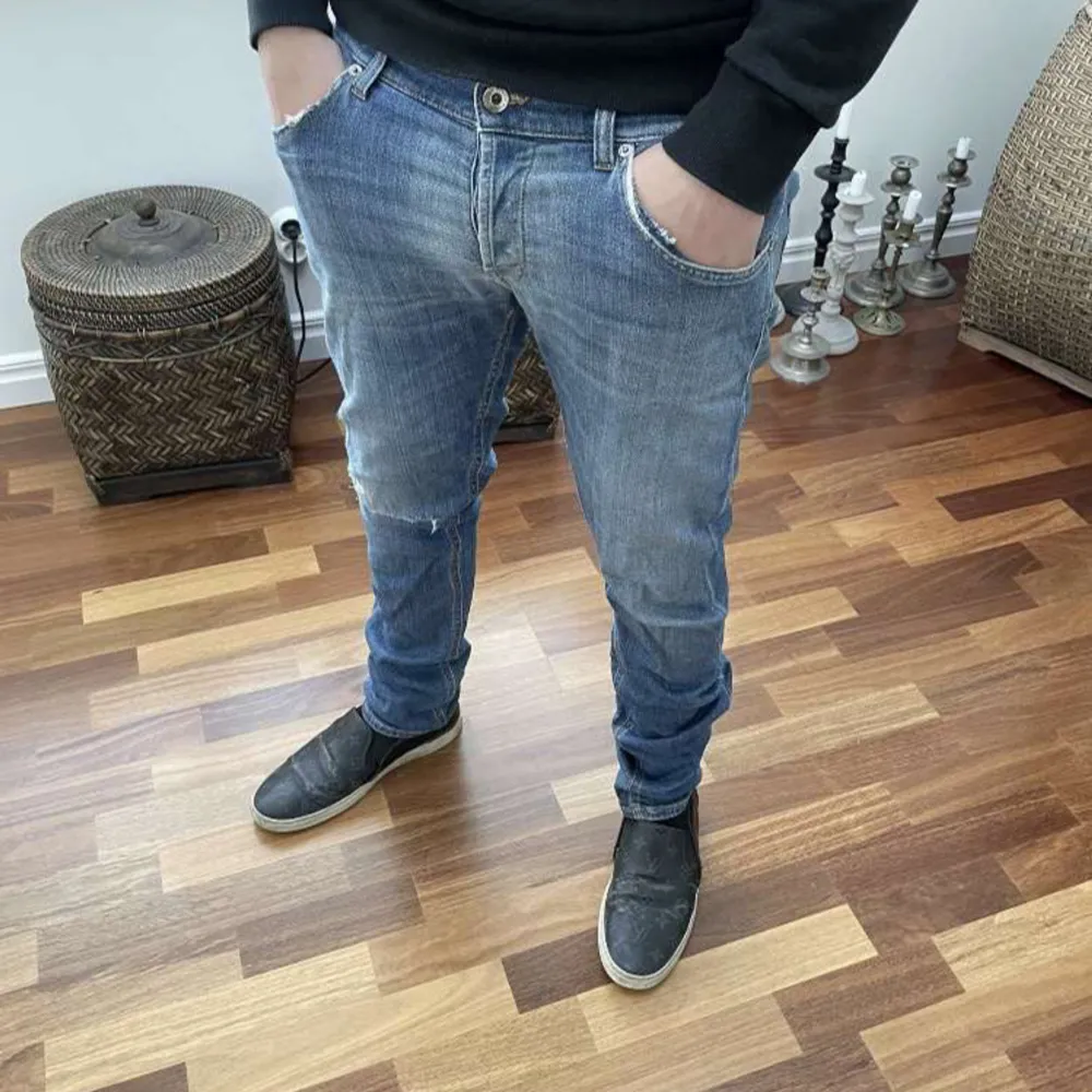 Tja, säljer dessa riktigt feta jeans i storlek W32 L32. De är bara att höra av dig om du har några funderingar🙌 . Jeans & Byxor.