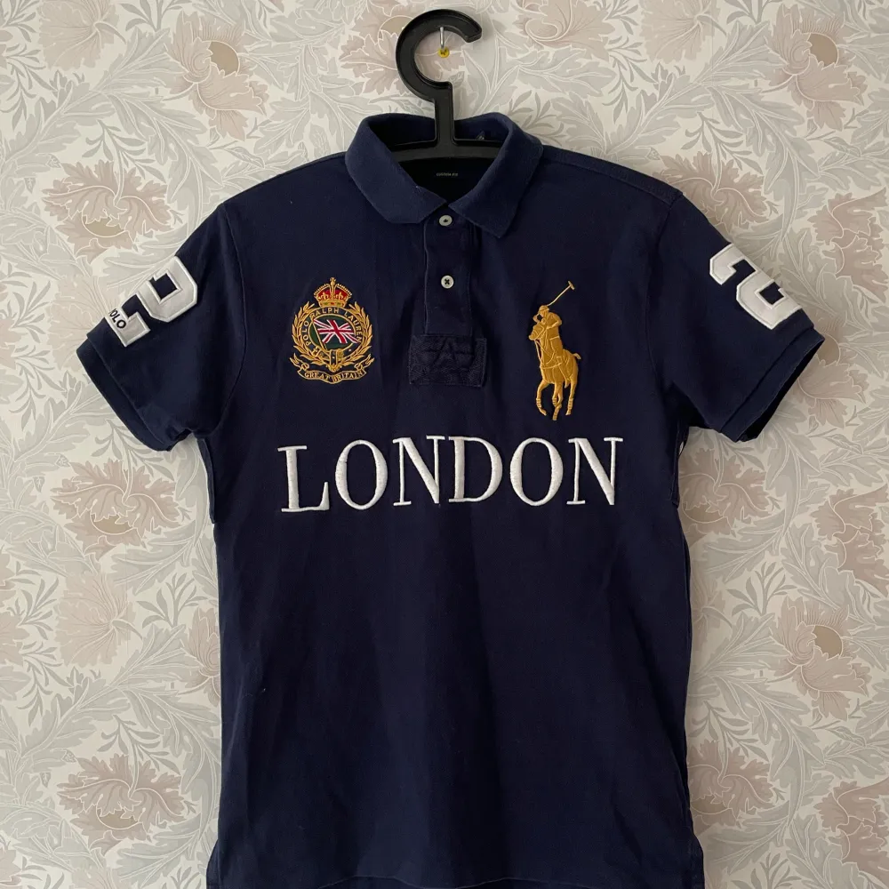 Ralph Lauren London Polo Rare    Pit to Pit 48cm Length 67cm. T-shirts.