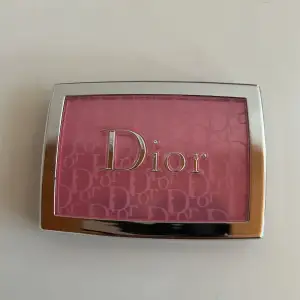 Populära dior rouge Deras gamla formula Använd några gånger, men spritad & ren