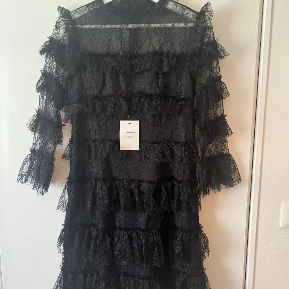 Fin svart klänning från BY Malina som aldrig är använd . Klänningar.
