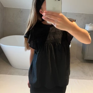 Svart topp - En jättesöt svart topp💓💓