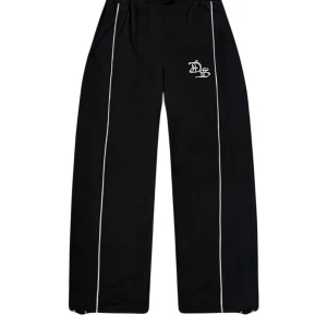 Mjukisbyxor DREAMZ  - Mjukisbyxor med en Baggy passform. Reflektiva linjer på byxorna som reflekteras med ljus.  100% bomull  Alla storlekar finns! Hör Gärna av dig om du är osäker på vilken storlek passar dig !