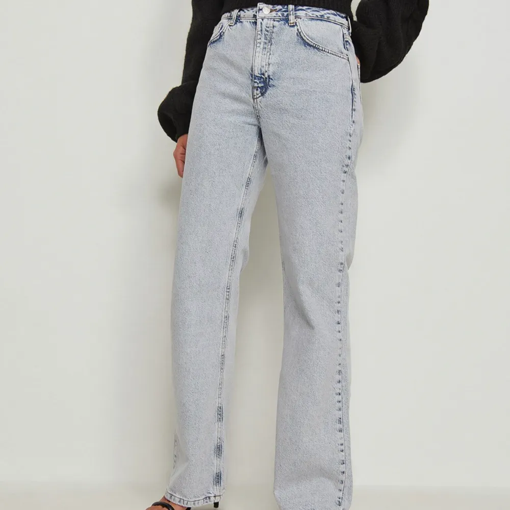 Långa raka jeans från Nakd! Använda ett par gånger, i superfint skick! . Jeans & Byxor.