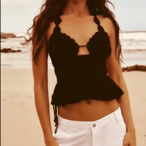 Zara topp - Köptes förra sommaren, superfin men aldrig använd!💓(frakt tillkommer)