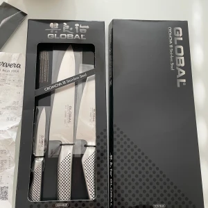 Global G-2538 Knivset 3 Knivar - Helt nytt Global G-2538 Knivset 3 Knivar.  Finns i Stockholm/Solna för avhämtning. 