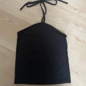 Knyt linne - Knyt linne från stradivarius  Bara testad aldrig använd  Storlek S