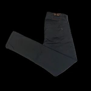Dondup jeans - Säljer dessa Dondup jeans i bra skick storlek 31. Hör av dig vid minsta frågan!